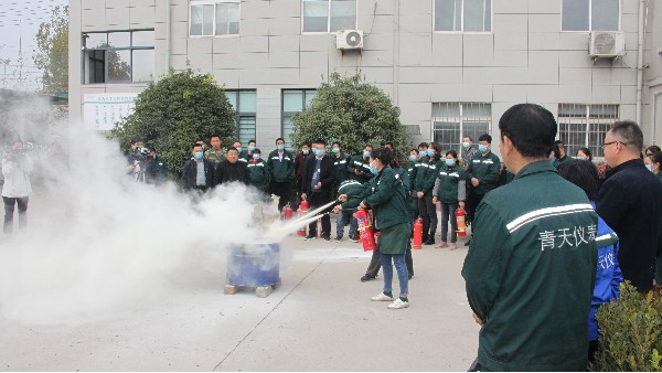 青天儀表加強安全意識，全體員工進行消防演練